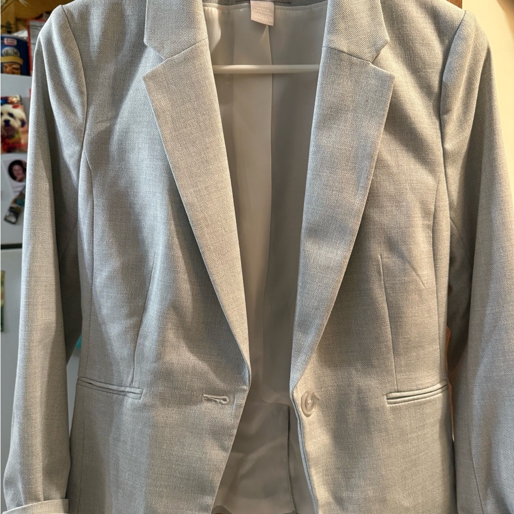 H & M Gray Sport Coat with Textured Fabric and Tailored Silhouette